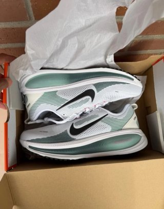 Nike Vomero 18