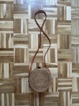 Bolso redondo de mimbre