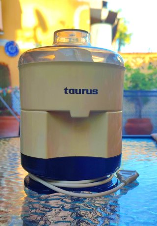 Exprimidor Taurus