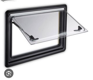 Ventana abatible con marco negro + aislante