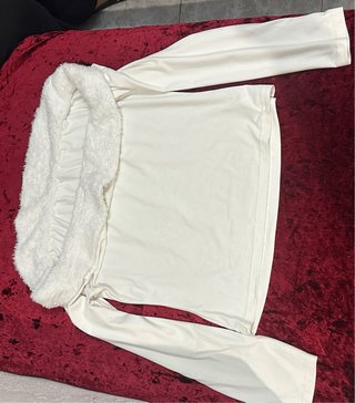 Camiseta de manga larga con cuello de pelo