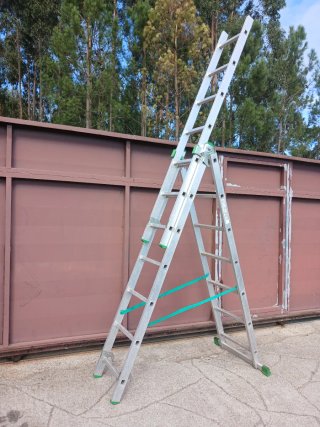 Escalera de Aluminio Plegable