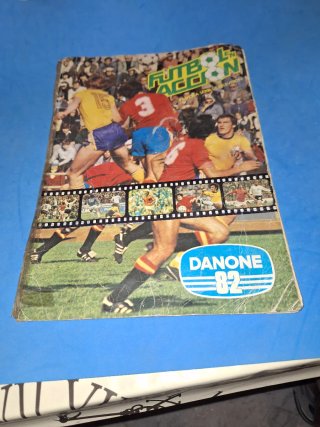 Álbum Fútbol  en Acción Danone falta 1 cromo