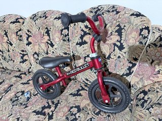 Bici de equilibrio roja RED BULLET