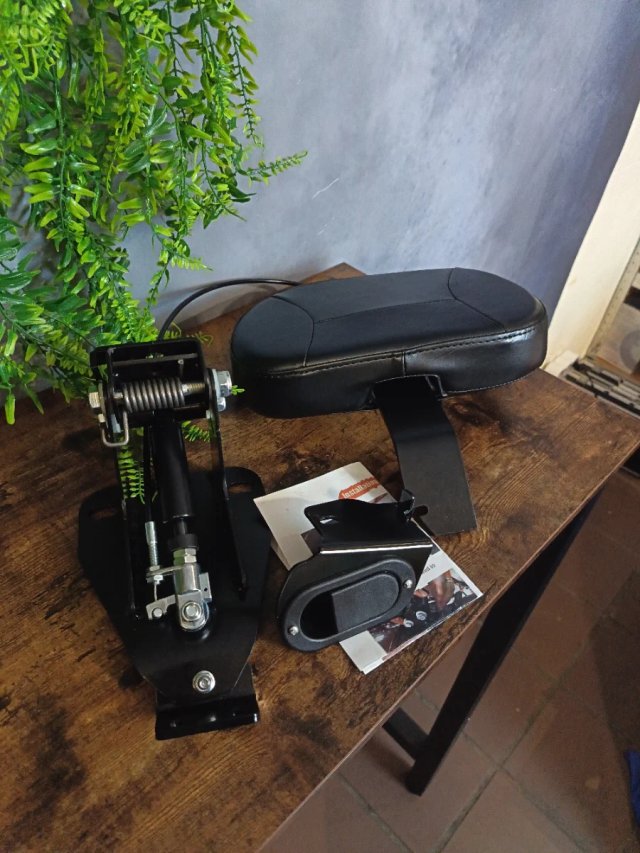 Kit di supporto regolabile per conducente Harley 09-25