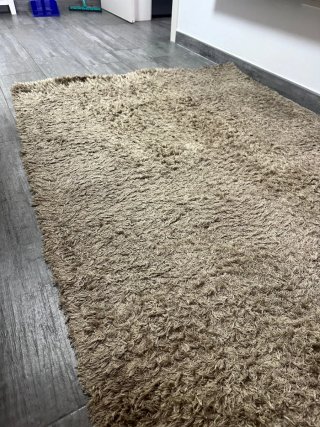 Tappeto a pelo lungo marrone