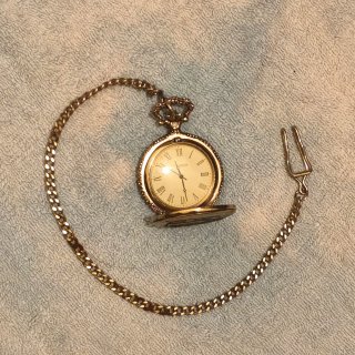 Reloj de bolsillo plateado