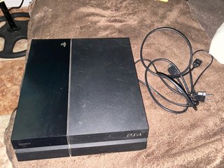 PlayStation 4 (PS4) con 2 mandos y juegos