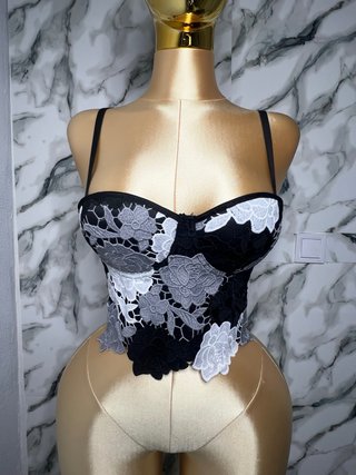 Top estilo corsé / Bustier de encaje floral