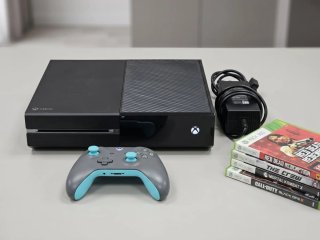 Xbox One + Mando Gris/Azul + Juegos
