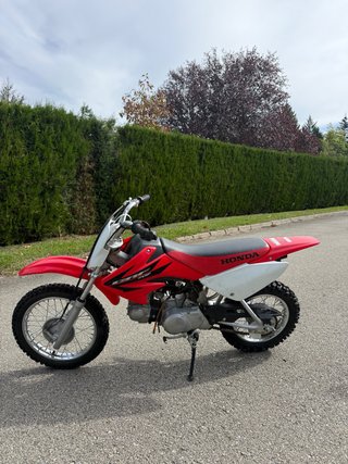 Honda CRF 70F, moto en perfecto estado