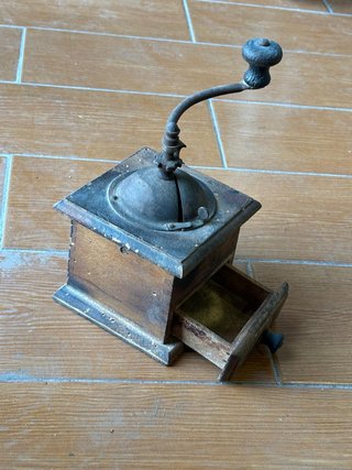 Molinillo café antiguo URGE VENTA X REFORMA