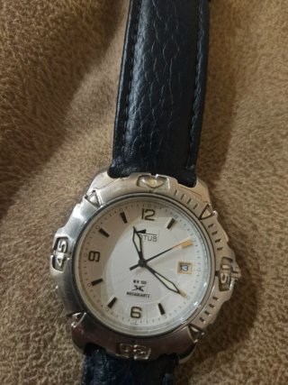 Reloj Lotus con Correa de Piel