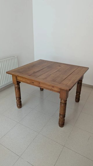Mesa de madera maciza artesanal