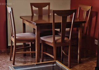 Mesa de comedor extensible y 5 sillas