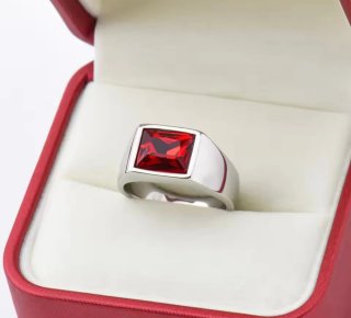 Anillo de Hombre con Piedra Roja