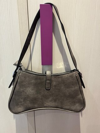 Bolso Gris Stradivarius Hebilla Plata