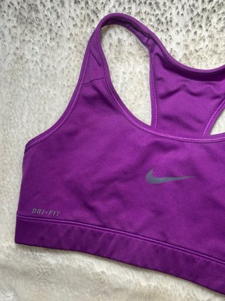 Sujetador deportivo Nike Dri-FIT morado