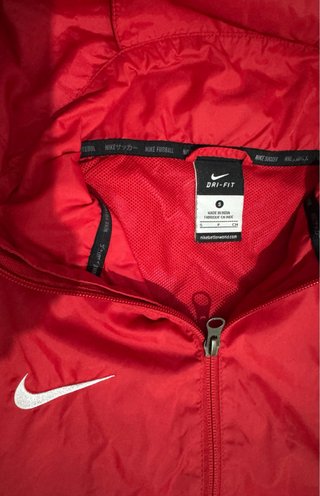 Chaqueta Deportiva Nike Roja y Negra
