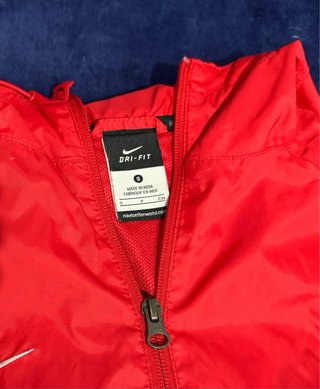 Chaqueta Deportiva Nike Roja y Negra