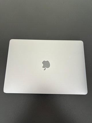 MacBook Pro 13” 2020 – Intel Core i5 – Plata – Bue