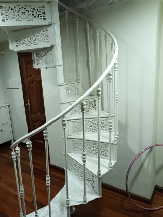 Escalera de caracol forja blanca