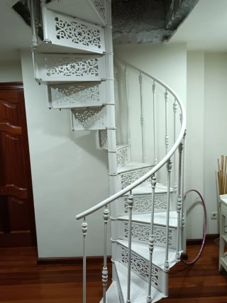 Escalera de caracol forja blanca
