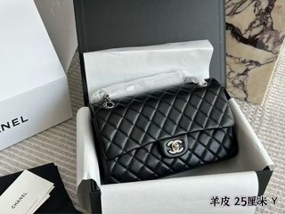 Borsa Chanel trapuntata pelle nera catena argento