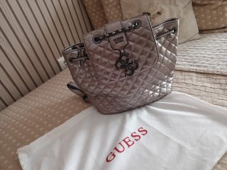 Mochila Guess Plateada Sólo envío
