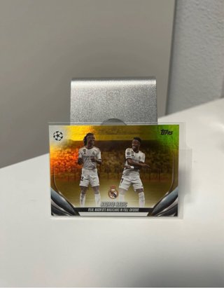 Carta Topps Real Madrid: Camavinga e Vini Jr.