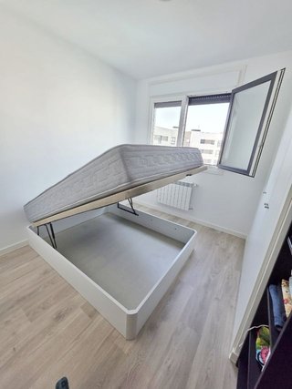 Canapés, materassi, armadi, somieri, comodini, comodini.. nuovi di fabbrica a casa tua