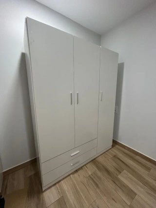 Armario blanco 3 puertas y 2 cajones