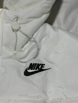 Chaqueta Nike acolchada blanca talla S