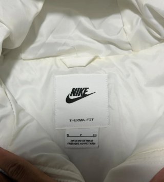 Chaqueta Nike acolchada blanca talla S