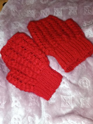 Mitones de lana rojos