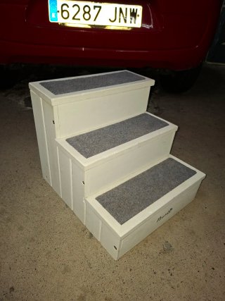 Escalera para mascotas con almacenamiento