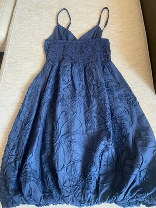 Vestido juvenil azul con flores