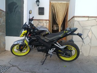 UM EESTREE RS 125 - 6 meses, 2.000 km