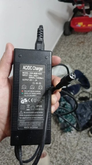 Cargador para Patinete Eléctrico XHK-800B-4220