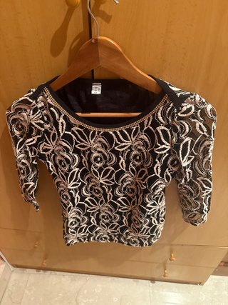 Top encaje floral beige y negro