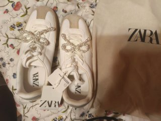 Zapatillas niña sin estrenar.Con etiqueta