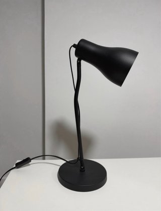 Lámpara de mesa Ikea negra