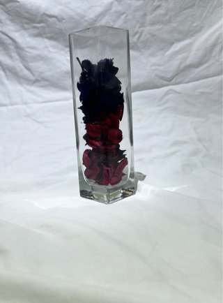 Jarrón de cristal con flores secas