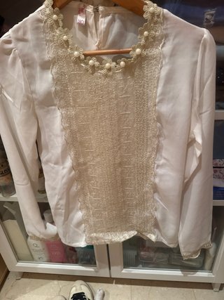 Blusa elegante beige/blanca talla S