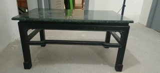 Mesa de centro de mármol verde y madera
