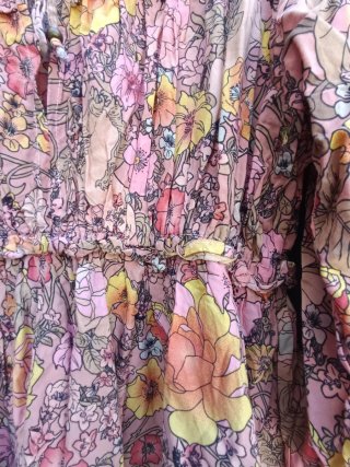 Vestido estampado floral. Talla L