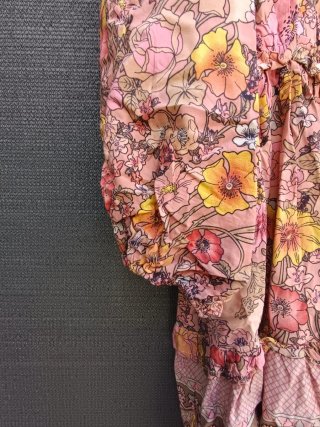 Vestido estampado floral. Talla L