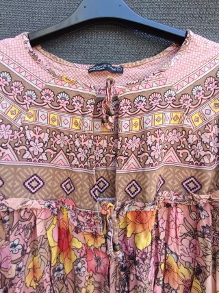 Vestido estampado floral. Talla L