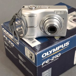 Fotocamera Digitale Olympus FE-210 7.1 MP completa