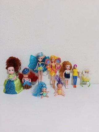 Lote de 9 muñecas variadas desde 20 cm a 7 cm